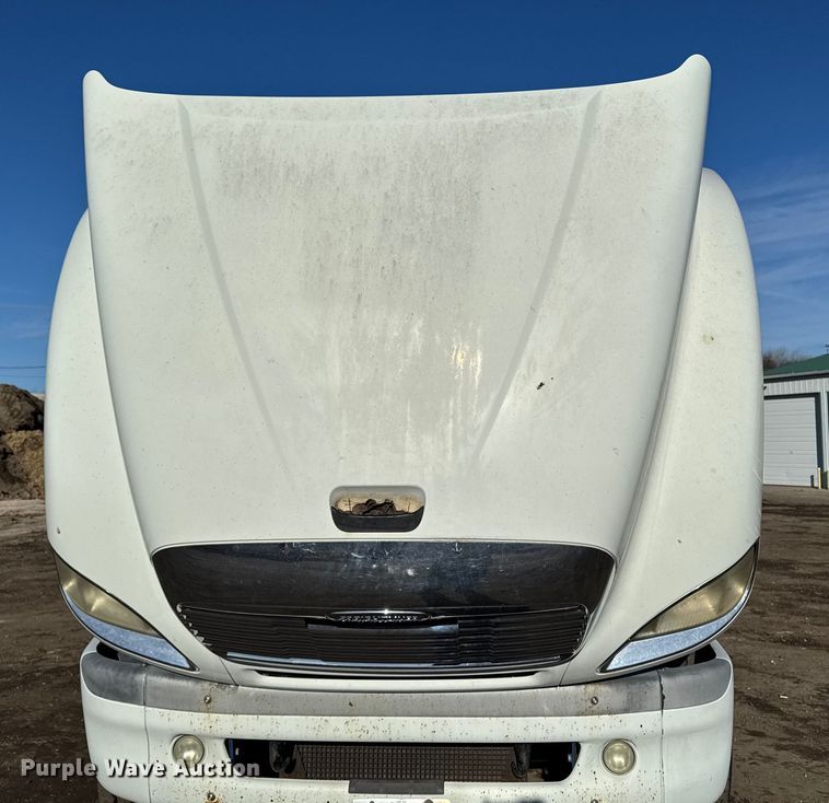 image for item DT0633 2005 Freightliner Columbia dump truck