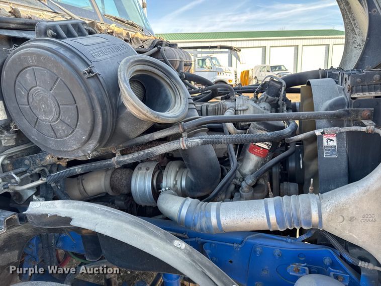 image for item DT0633 2005 Freightliner Columbia dump truck