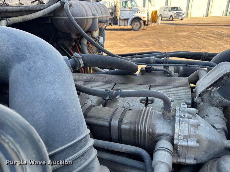 image for item DT0633 2005 Freightliner Columbia dump truck