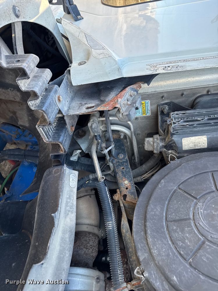 image for item DT0633 2005 Freightliner Columbia dump truck