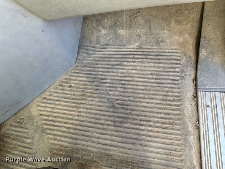 image for item DT0633 2005 Freightliner Columbia dump truck