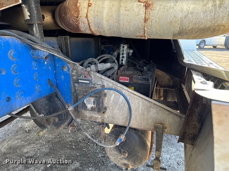 image for item DT0633 2005 Freightliner Columbia dump truck