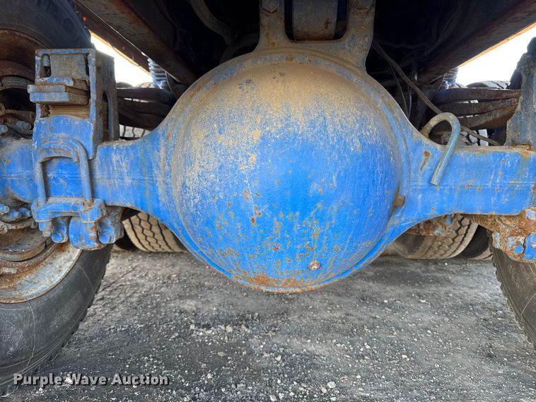 image for item DT0633 2005 Freightliner Columbia dump truck