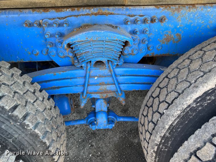 image for item DT0633 2005 Freightliner Columbia dump truck