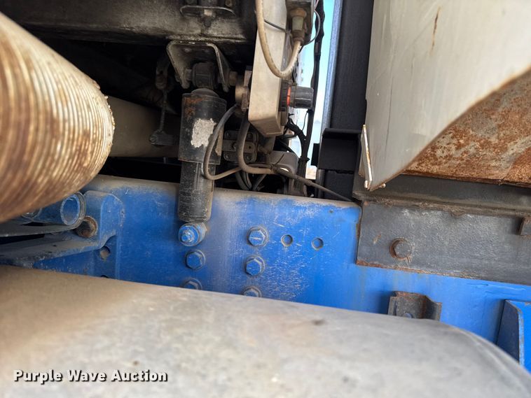 image for item DT0633 2005 Freightliner Columbia dump truck