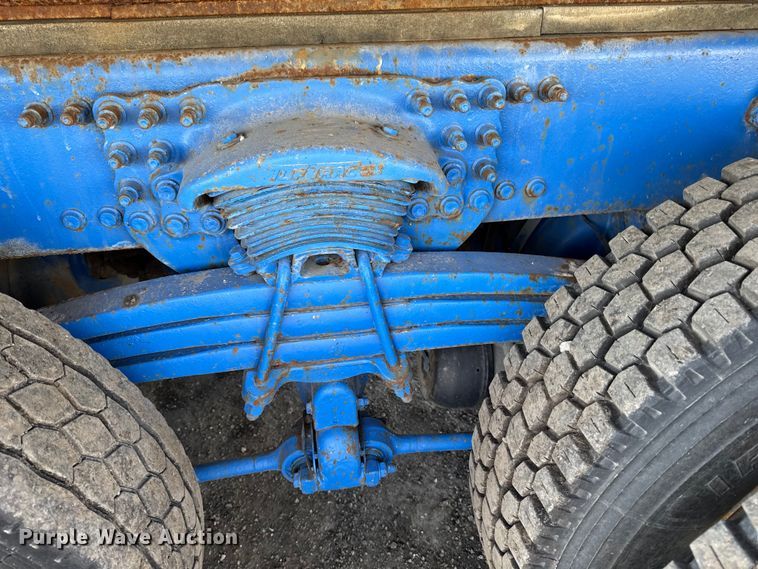 image for item DT0633 2005 Freightliner Columbia dump truck