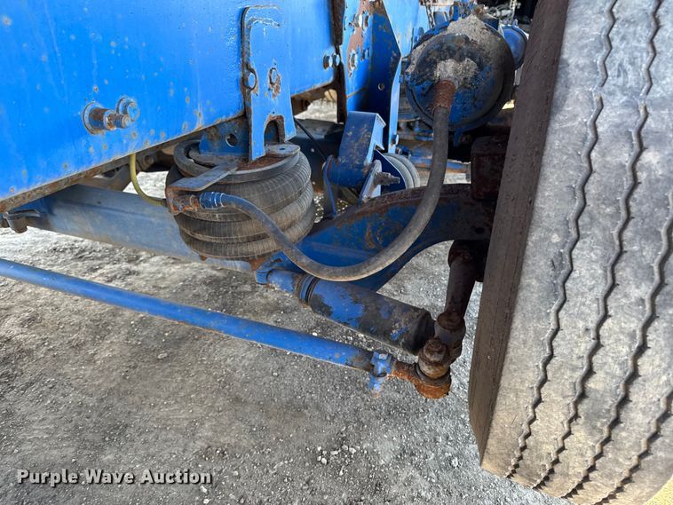 image for item DT0633 2005 Freightliner Columbia dump truck