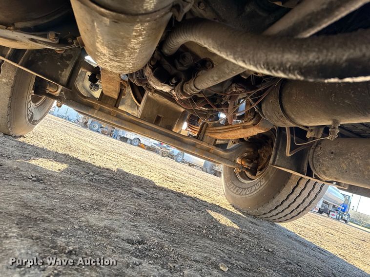 image for item DT0633 2005 Freightliner Columbia dump truck