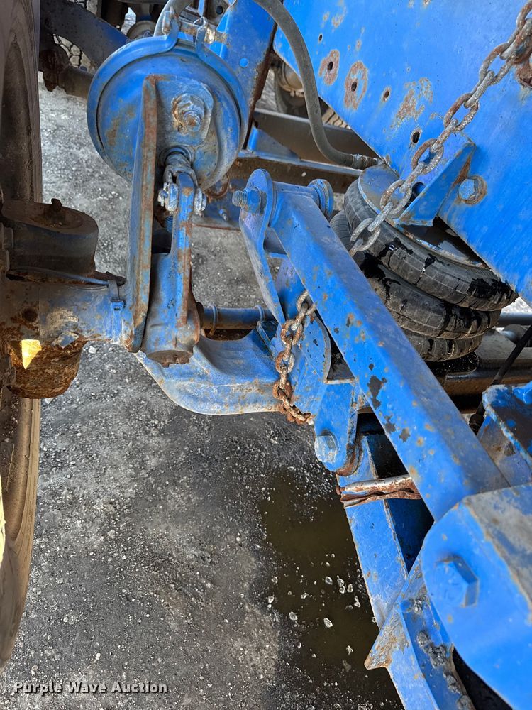 image for item DT0633 2005 Freightliner Columbia dump truck