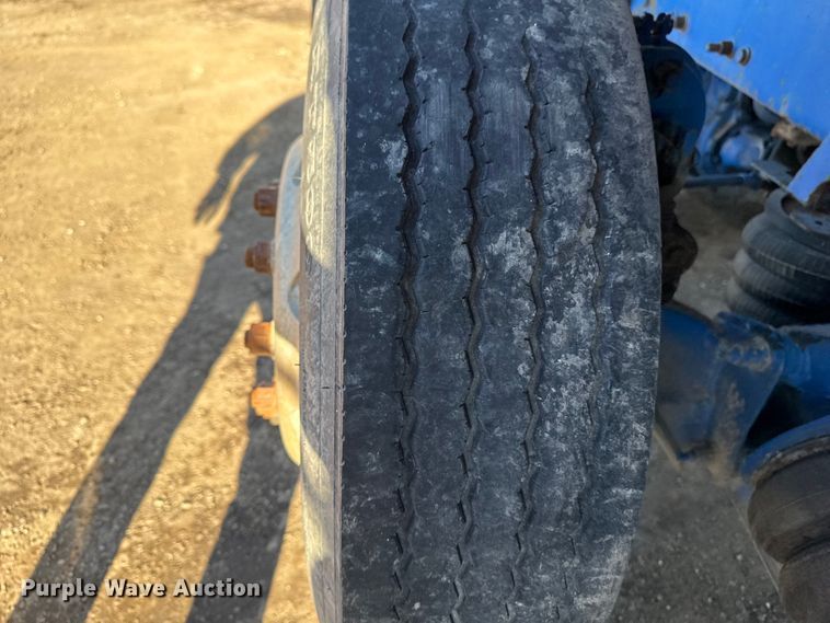 image for item DT0633 2005 Freightliner Columbia dump truck