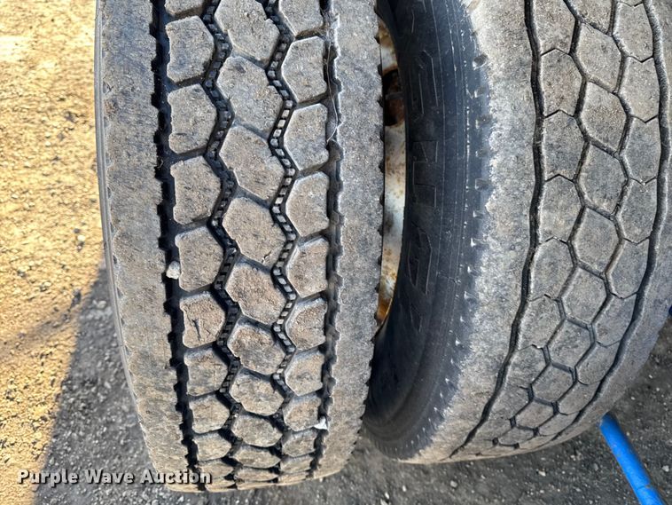 image for item DT0633 2005 Freightliner Columbia dump truck