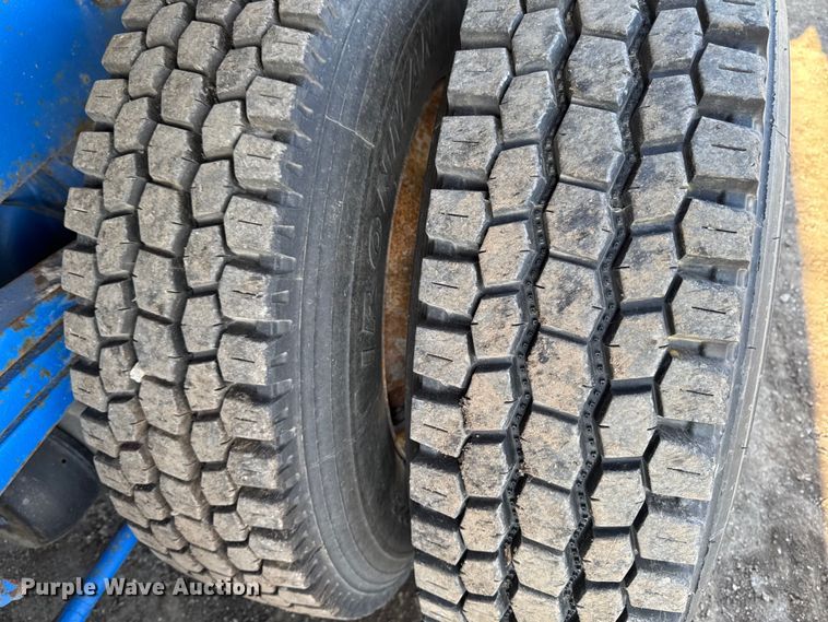 image for item DT0633 2005 Freightliner Columbia dump truck