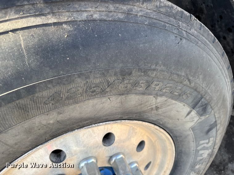 image for item DT0633 2005 Freightliner Columbia dump truck