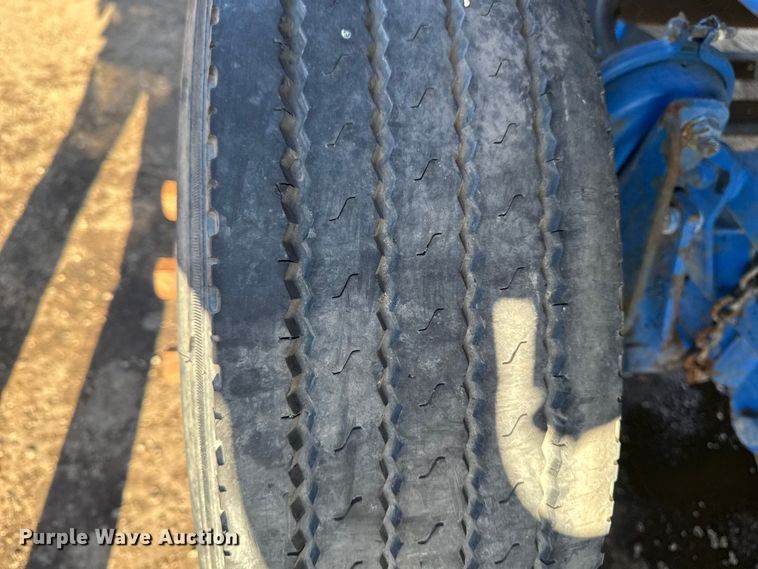 image for item DT0633 2005 Freightliner Columbia dump truck