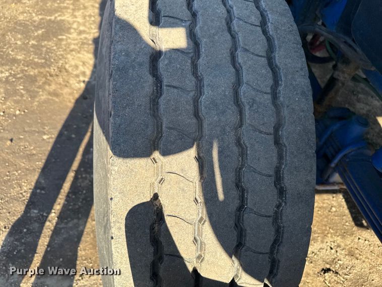 image for item DT0633 2005 Freightliner Columbia dump truck