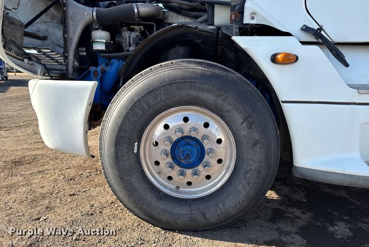 image for item DT0633 2005 Freightliner Columbia dump truck