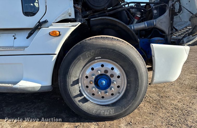 image for item DT0633 2005 Freightliner Columbia dump truck