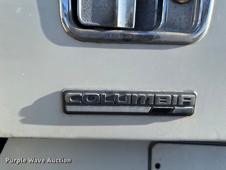 image for item DT0633 2005 Freightliner Columbia dump truck