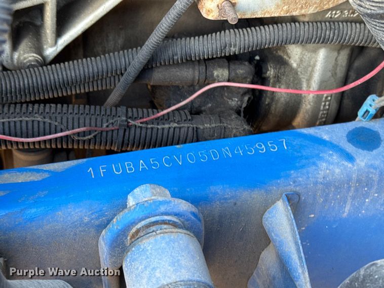 image for item DT0633 2005 Freightliner Columbia dump truck