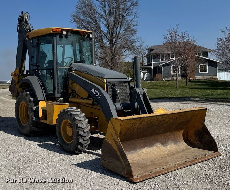 image for item DT0691 2010 John Deere 410J backhoe