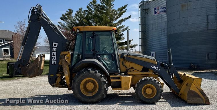 image for item DT0691 2010 John Deere 410J backhoe
