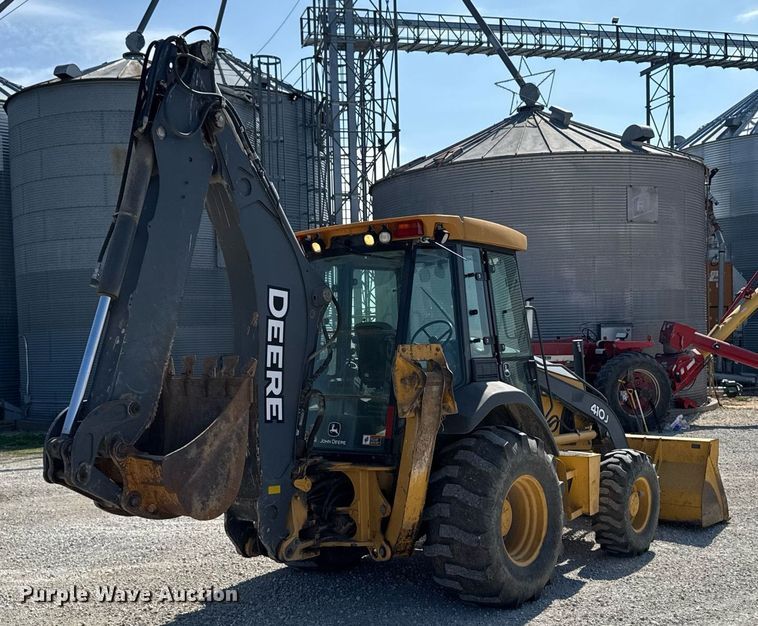 image for item DT0691 2010 John Deere 410J backhoe