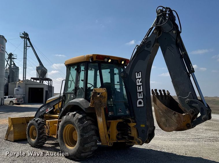 image for item DT0691 2010 John Deere 410J backhoe