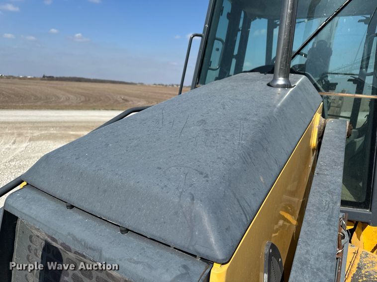 image for item DT0691 2010 John Deere 410J backhoe