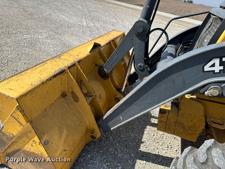 image for item DT0691 2010 John Deere 410J backhoe