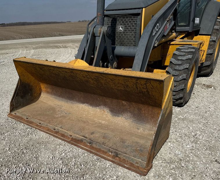 image for item DT0691 2010 John Deere 410J backhoe