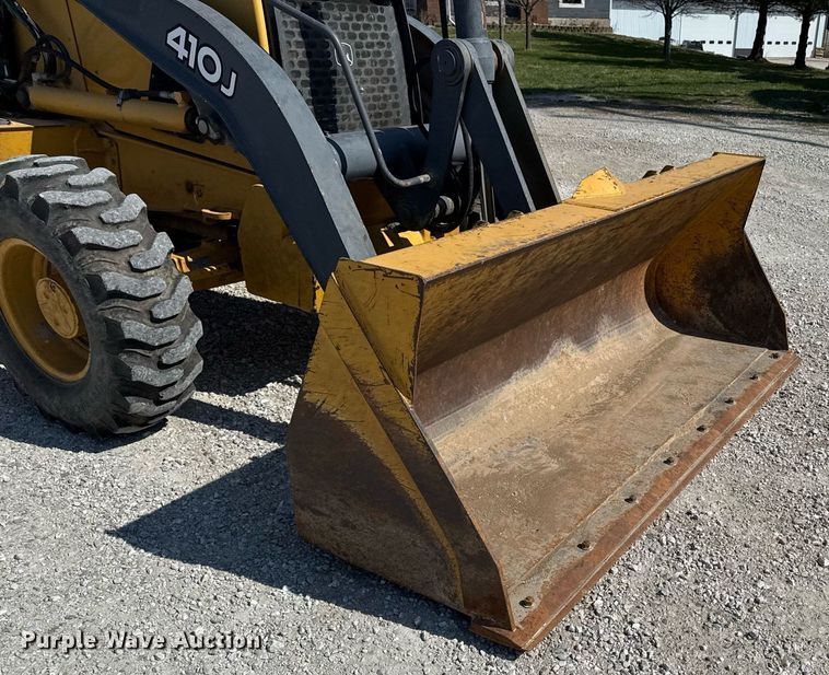 image for item DT0691 2010 John Deere 410J backhoe