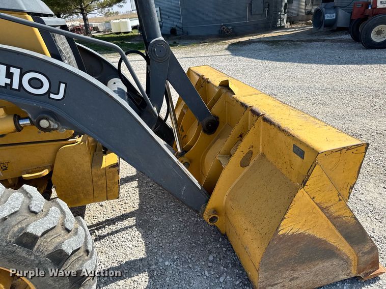 image for item DT0691 2010 John Deere 410J backhoe