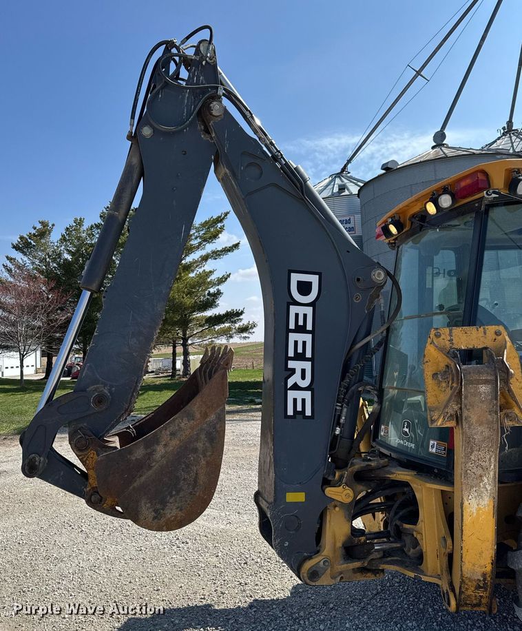 image for item DT0691 2010 John Deere 410J backhoe