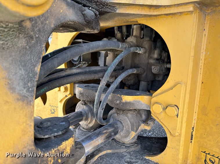 image for item DT0691 2010 John Deere 410J backhoe