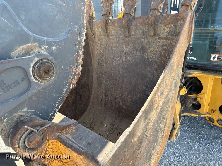 image for item DT0691 2010 John Deere 410J backhoe