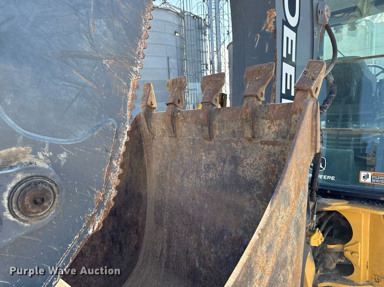 image for item DT0691 2010 John Deere 410J backhoe