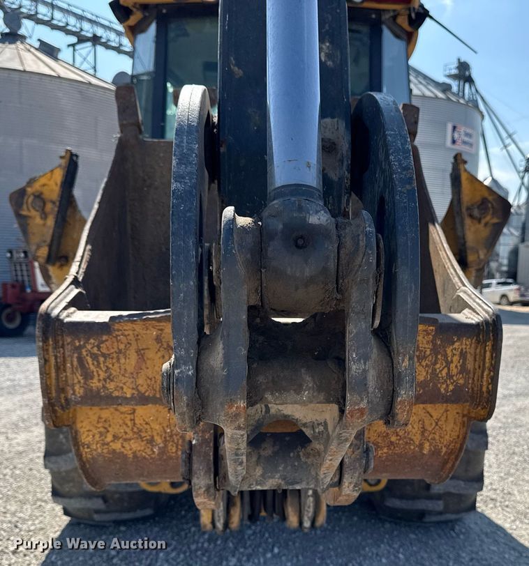 image for item DT0691 2010 John Deere 410J backhoe