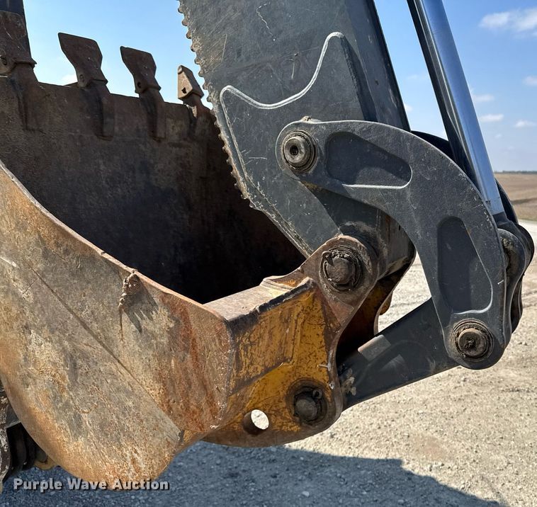 image for item DT0691 2010 John Deere 410J backhoe