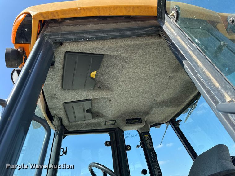 image for item DT0691 2010 John Deere 410J backhoe