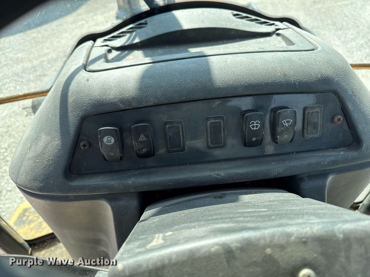 image for item DT0691 2010 John Deere 410J backhoe