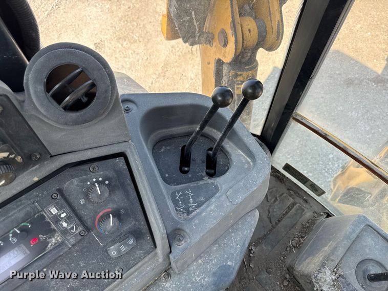 image for item DT0691 2010 John Deere 410J backhoe