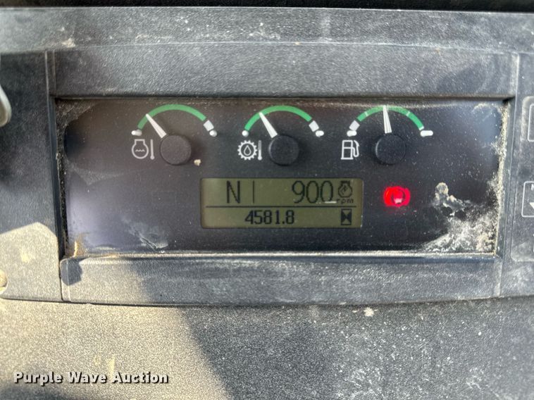 image for item DT0691 2010 John Deere 410J backhoe