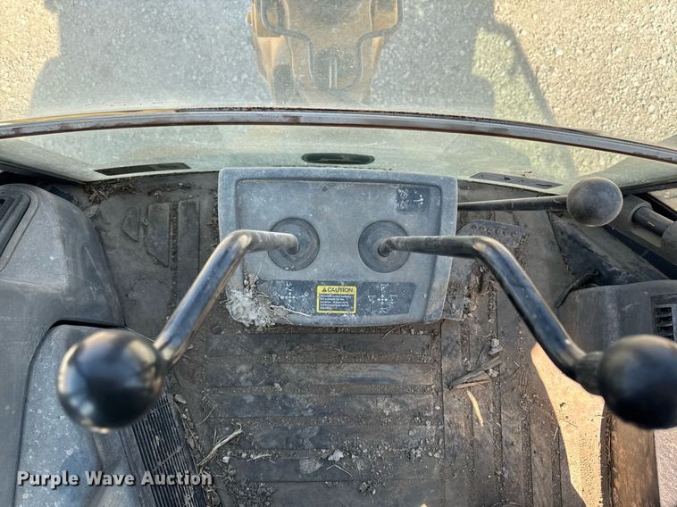 image for item DT0691 2010 John Deere 410J backhoe