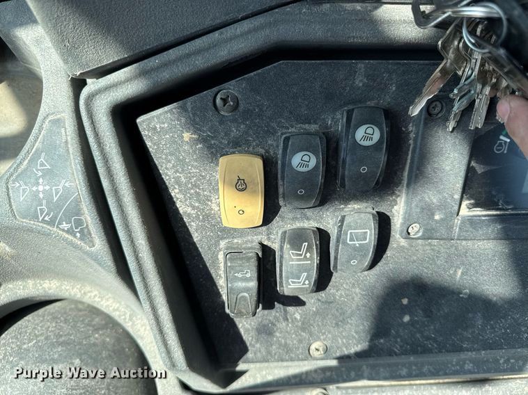 image for item DT0691 2010 John Deere 410J backhoe