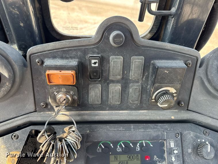 image for item DT0691 2010 John Deere 410J backhoe