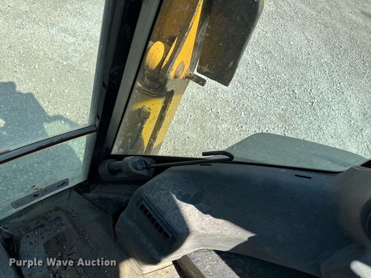 image for item DT0691 2010 John Deere 410J backhoe