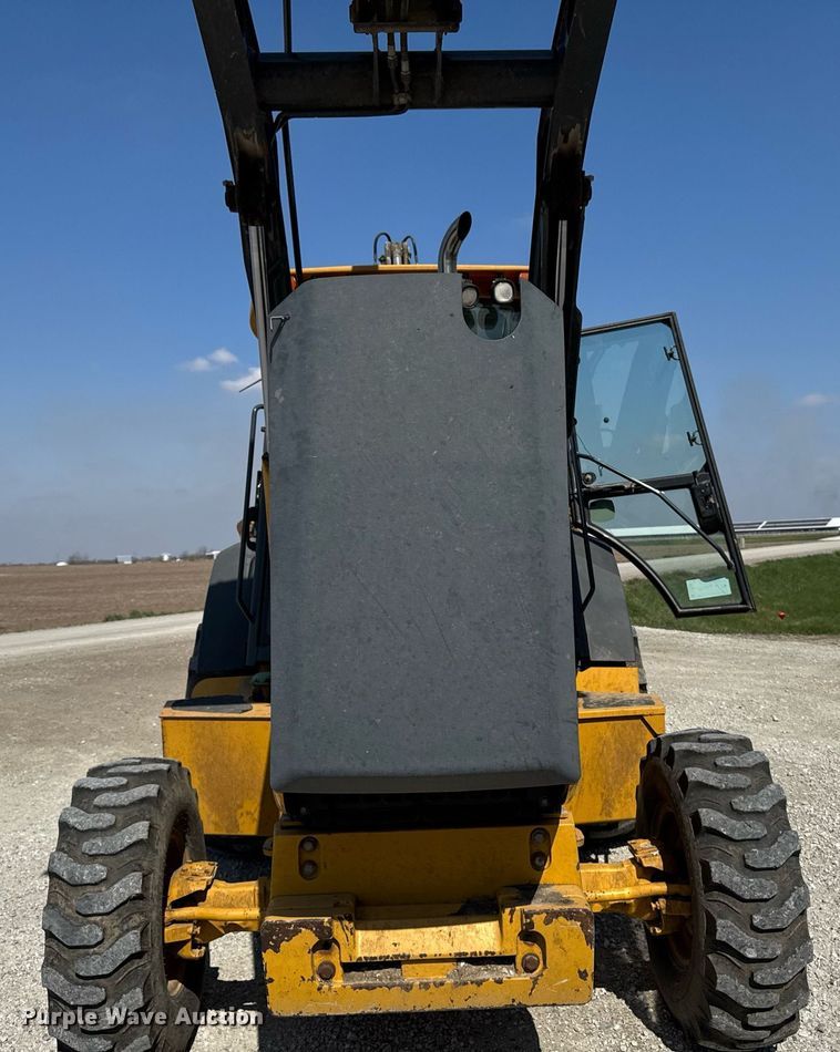 image for item DT0691 2010 John Deere 410J backhoe