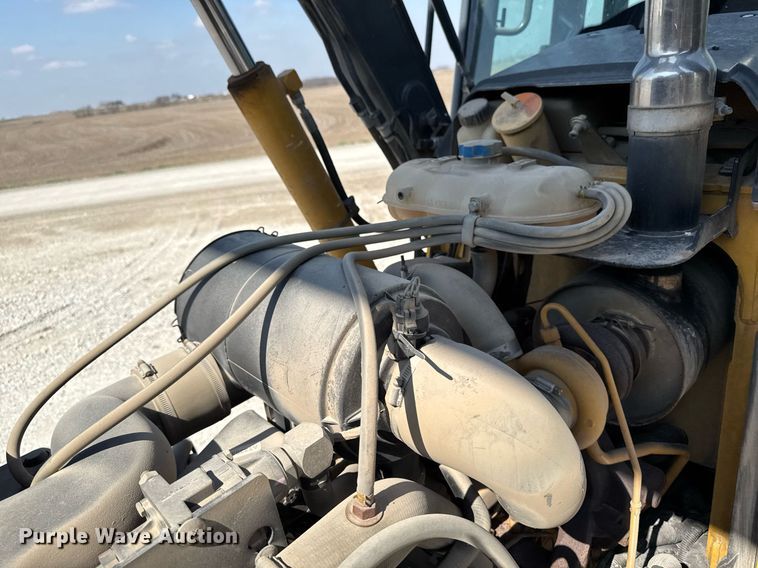 image for item DT0691 2010 John Deere 410J backhoe