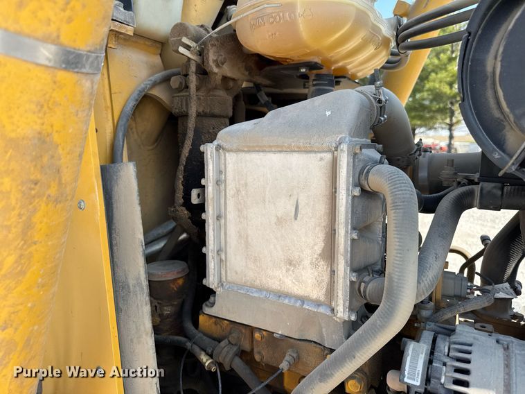 image for item DT0691 2010 John Deere 410J backhoe