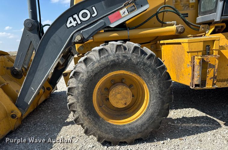 image for item DT0691 2010 John Deere 410J backhoe